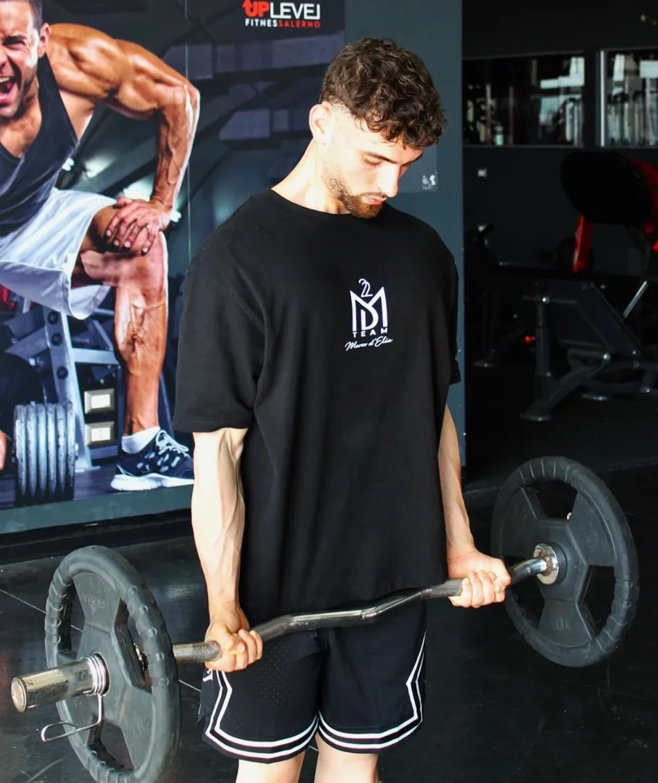 Marco D'Elia con la maglia MD22 TEAM in palestra